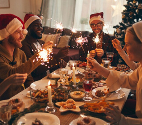 Autoridades de salud recomiendan no comer en exceso en celebraciones navideñas